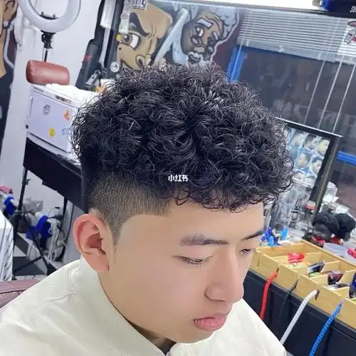 男士发型短款羊毛卷