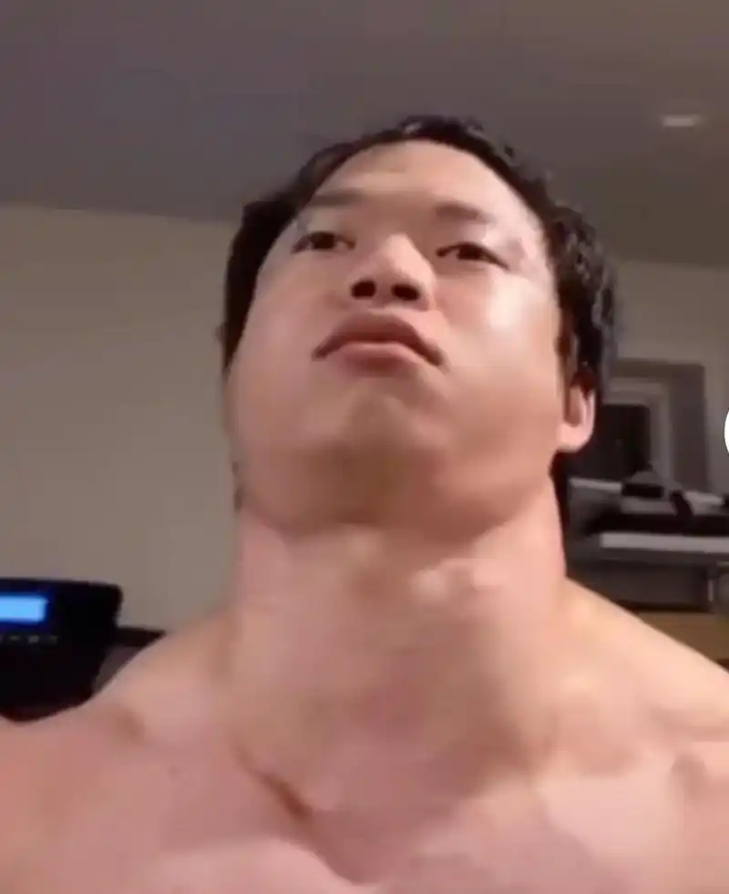 这算得上斜方肌之王不?