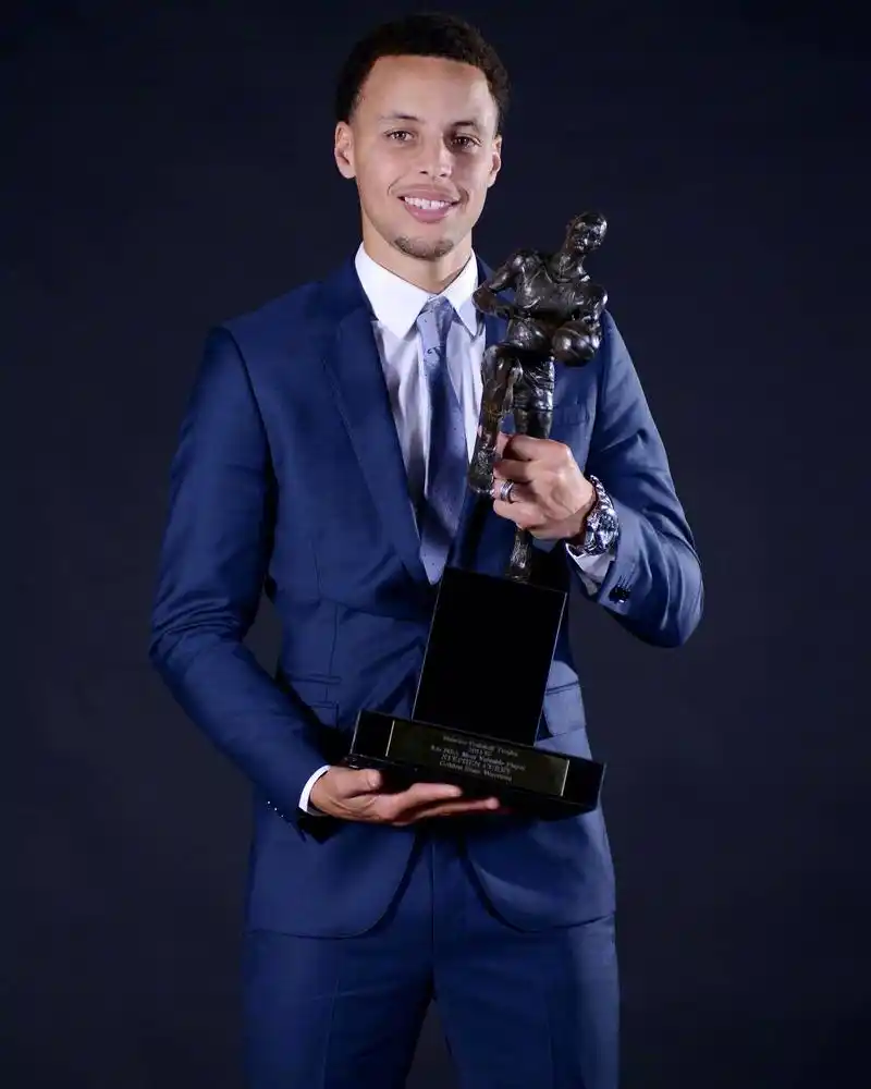 nba球员获得mvp定妆照,威少霸气,哈登花哨,邓肯最接地气!