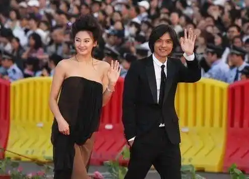 冯德伦第三任女友,也是现在的婚姻伴侣—舒淇舒淇和冯德伦的绯闻是从