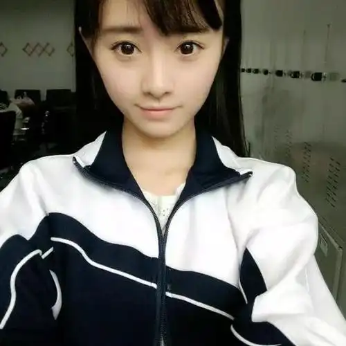 鞠婧祎初中旧照,穿吊带直接不敢认,确定当年14岁?_照片