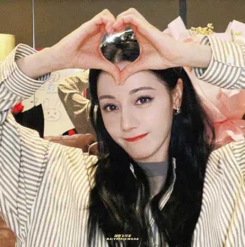 迪丽热巴好会比心##迪丽热巴比心的多种姿势