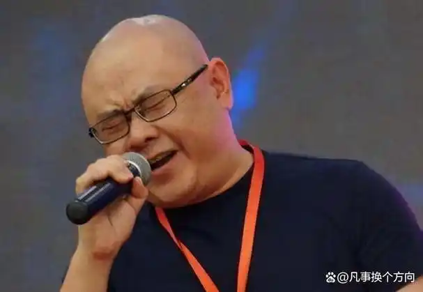 刀郎近照,脱发变光头身体发福,一曲封神,重出江湖既下沉又高雅