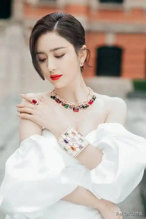 佟丽娅:从自卑的小女人到御姐范,她经历了什么?_陈思诚_舞台_女神