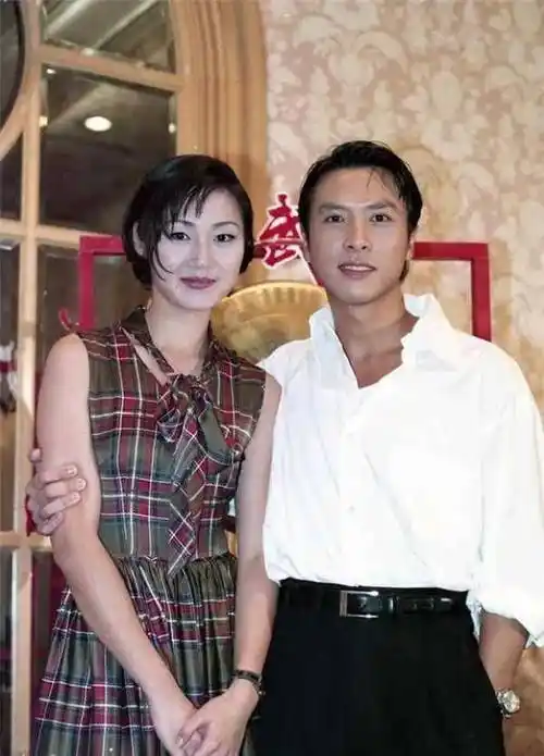 好男人甄子丹也是有故事的人:一任前妻,一任准前妻,现任不一般_汪诗诗