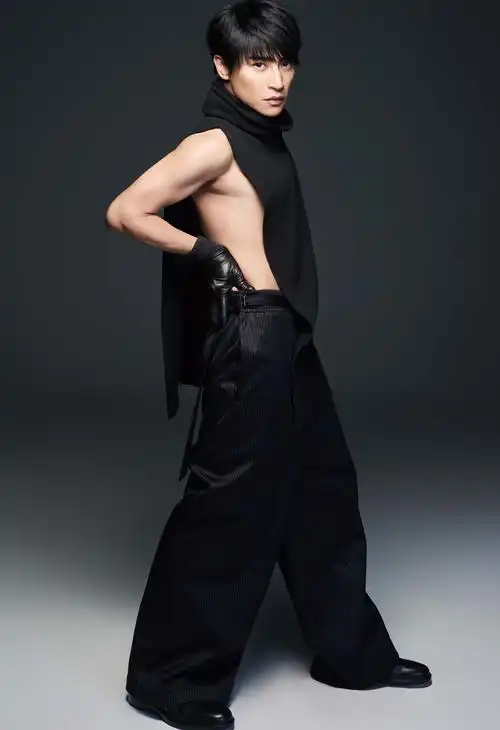 陈志朋时尚写真曝光 "眼神杀"撩力十足