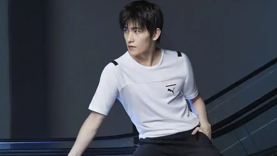 26m上传时间:2020-06-16壁纸标签:杨洋明星明星风尚壁纸封面图杨洋