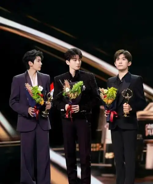 头条创作挑战赛##tfboys合体