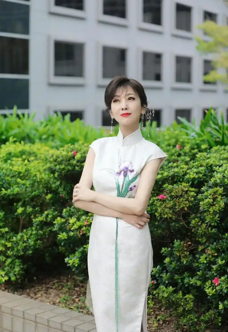 强烈建议赵雅芝去直播带货旗袍