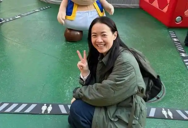 曾志伟50岁女儿未婚未育隐退去国外旅游过生日