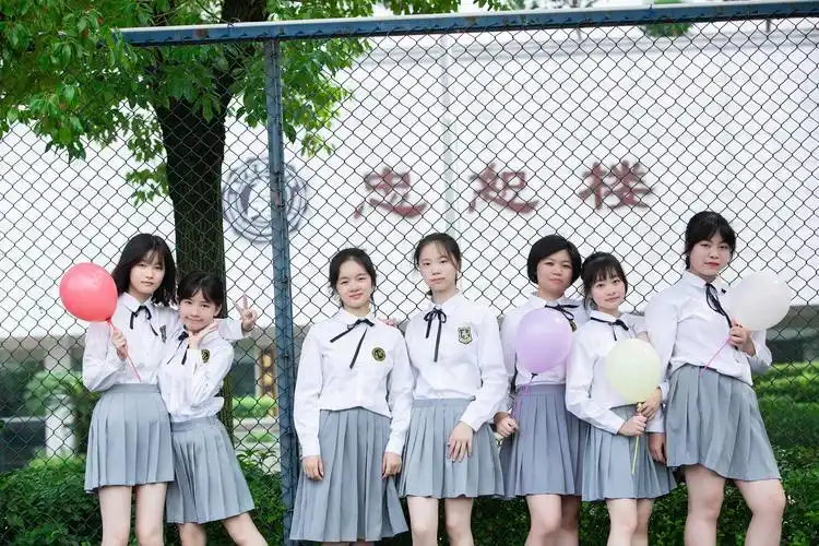 田家炳c169班最美毕业照