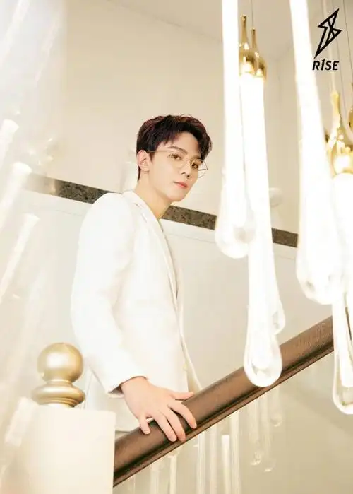 夏之光金丝眼镜组图,俊逸儒雅充满迷人氛围,眼底温柔尽显_高清图集