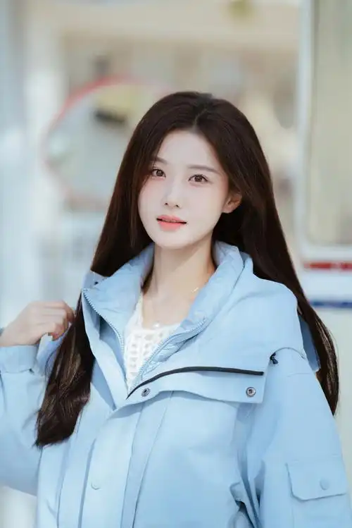 陈意涵estelle超话91#意瞬间#捧一缕思念,让美梦凝结落雪,温暖冰封