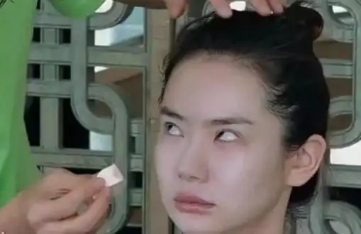 我家小两口戚薇被惊出lucky同款翻白眼简直复制粘贴