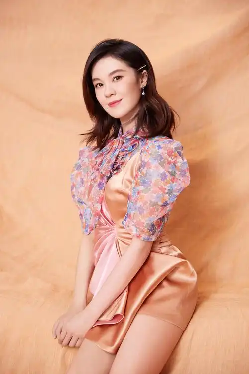 郁可唯彩裙性感靓丽图片26