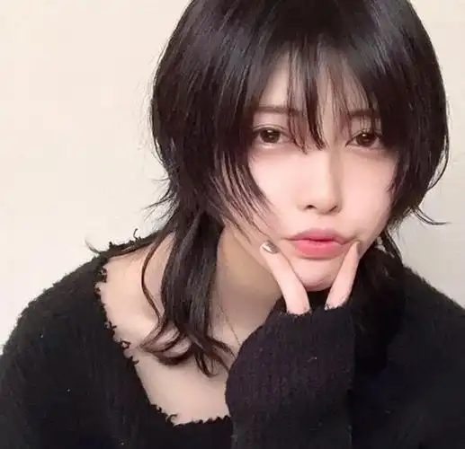 则把层次感个性无敌了~狼尾 公主切的组合加入流行的内扣c卷造型结