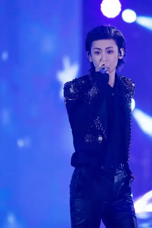 qq音乐巅峰盛典##小鬼王琳凯qq音乐巅峰盛典