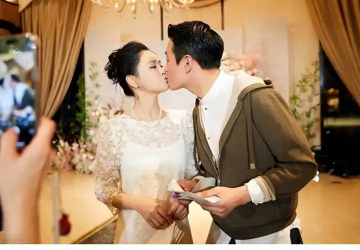 原创关悦迎来45岁生日闺蜜董璇老公佟先后送祝福幸福的女人