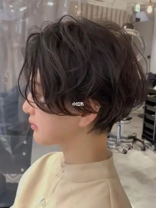 温柔到骨子里的质感女生短发烫发