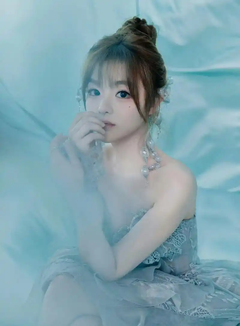 黄霄云歌手舞台妆造来了!#黄霄云 #歌手2024 #蓝色治愈 - 抖音