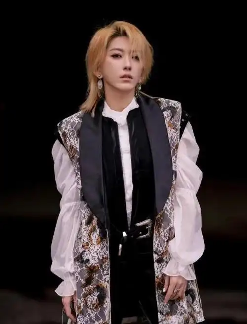 19年后再看何洁的现况,曾"得罪"郭碧婷的她,证实张予曦没说错