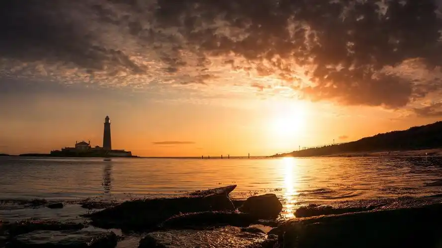 唯美黄昏水边美景高清桌面壁纸