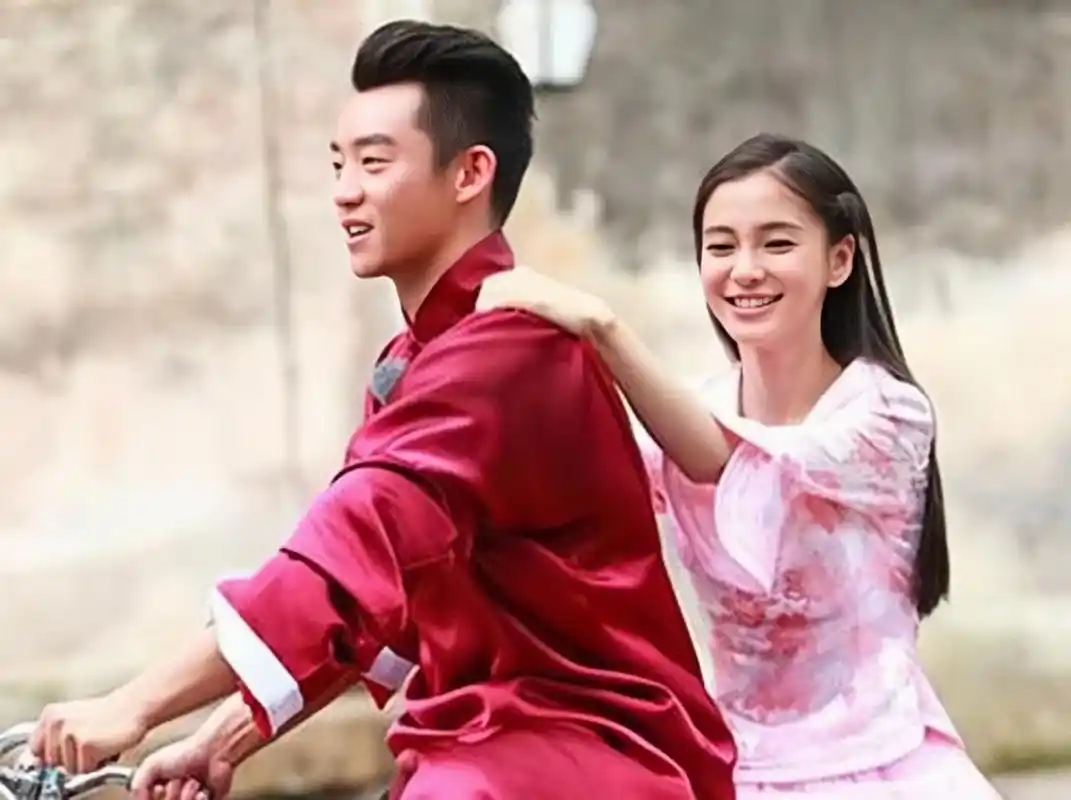 娱乐最前沿# baby和郑恺是《奔跑吧兄弟》节目组,当年搞得一对cp