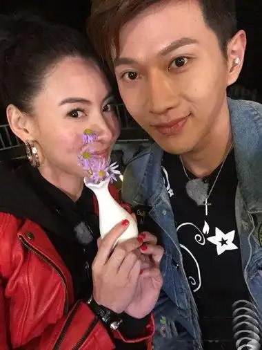 张柏芝新男友何孟怀发型图片