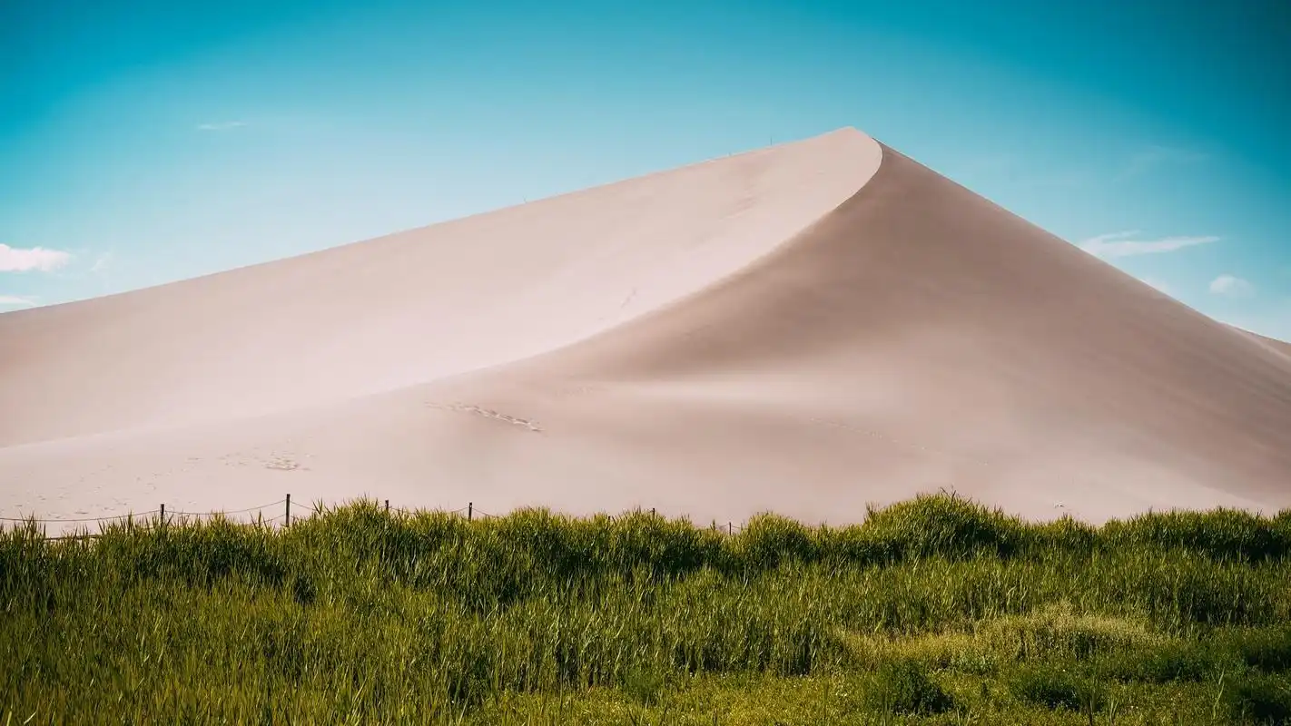 海量壁纸一键设置尺寸:3840x2160体积:3mb上传时间:2022-03-05壁纸