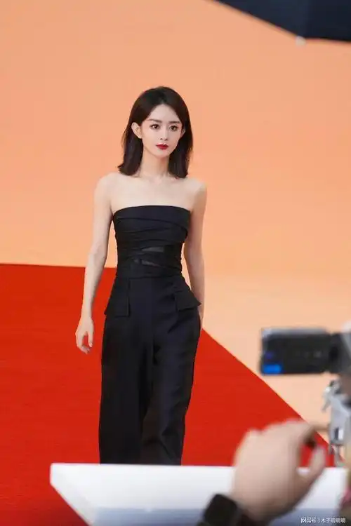 赵丽颖自从和前夫结束了那段感情之后,便全身心投入到演艺事业上,认真