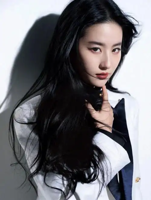 发型推荐刘亦菲轻盈慵懒卷长发造型