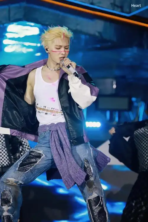 朱正廷超话#朱正廷成都欢乐谷大运音乐节#很幸运喜欢你今晚舞台超a超