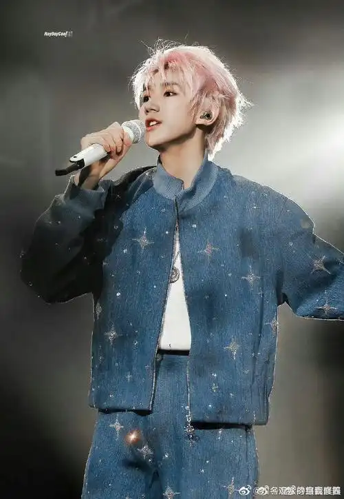 王源重庆站演唱会染白色头发##王源将染白色头发