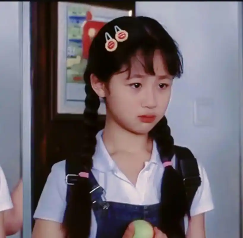 杨紫小时候好可爱啊,而长大后的杨紫也是好看的 而且演技也很好,所以