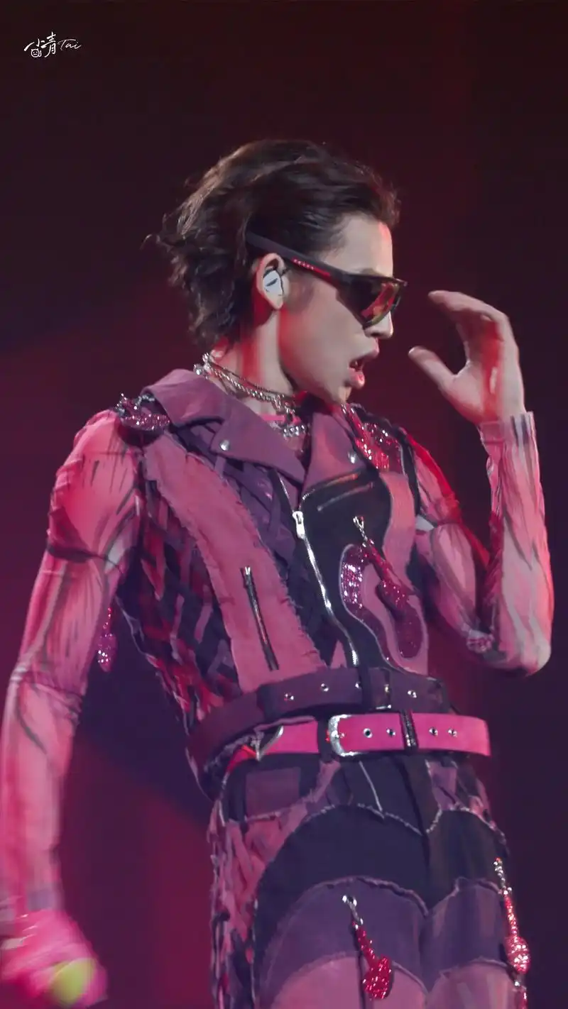 随机掉落一些帅照.#小鬼王琳凯 #小鬼deadline巡演 - 抖音