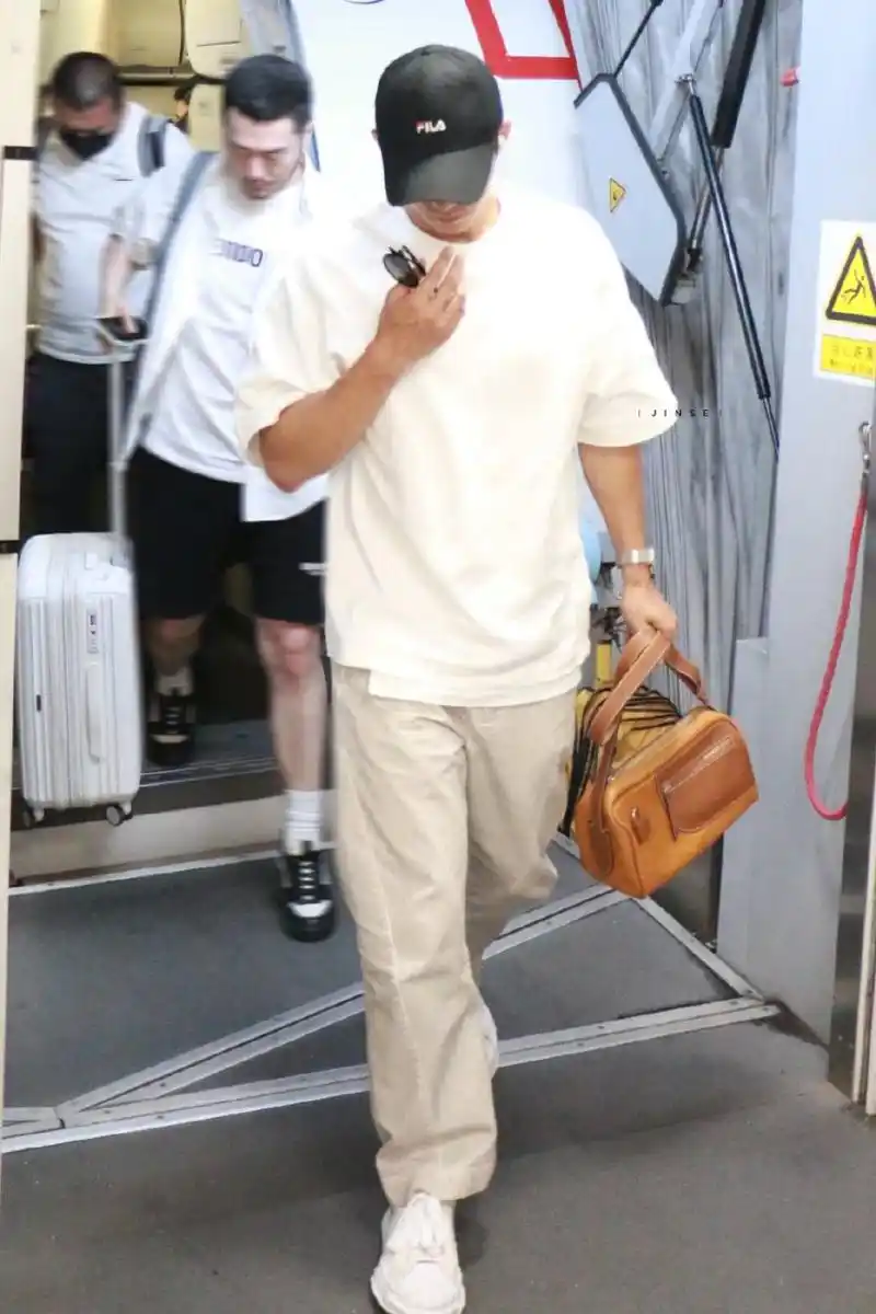 两天行程一来回的. #黄景瑜