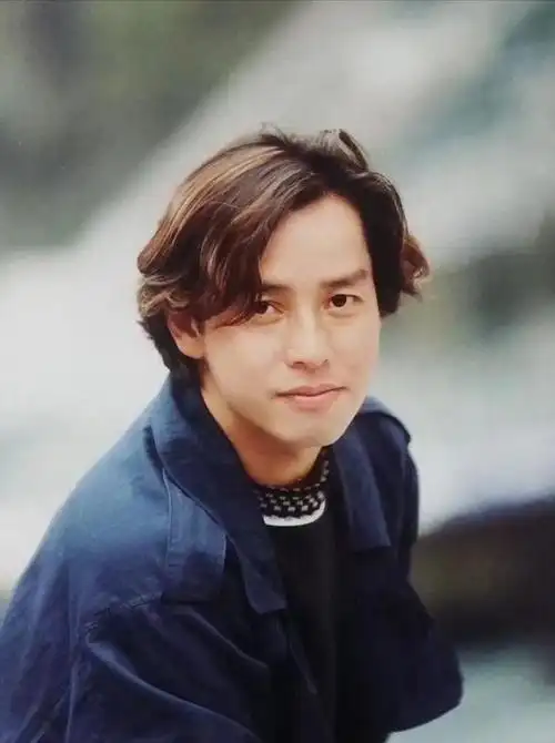 谭咏麟:71岁被爆丑闻晚节不保,年轻时竟搞"二女共侍一夫"