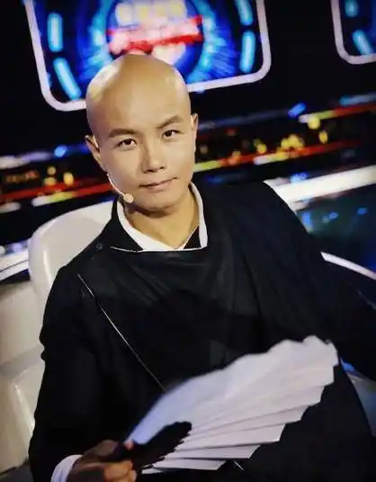 原创那个敢暗讽金星太监强吻谢娜的主持人乐嘉现在怎么样了