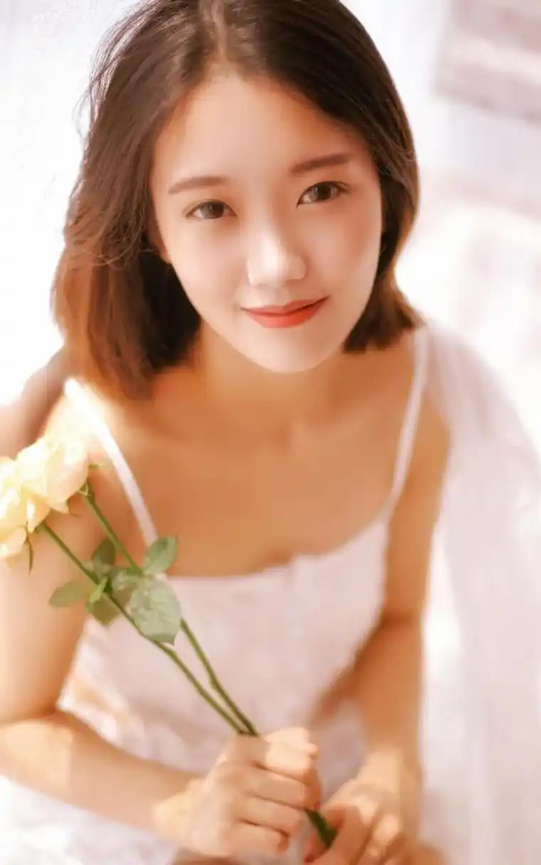 日系风格清新摄影人像,吊带短发女孩唯美写真.