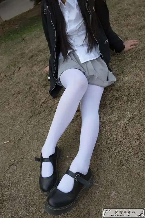 日系户外美少女学生装白丝短裙内内诱惑写真-夜河资源网