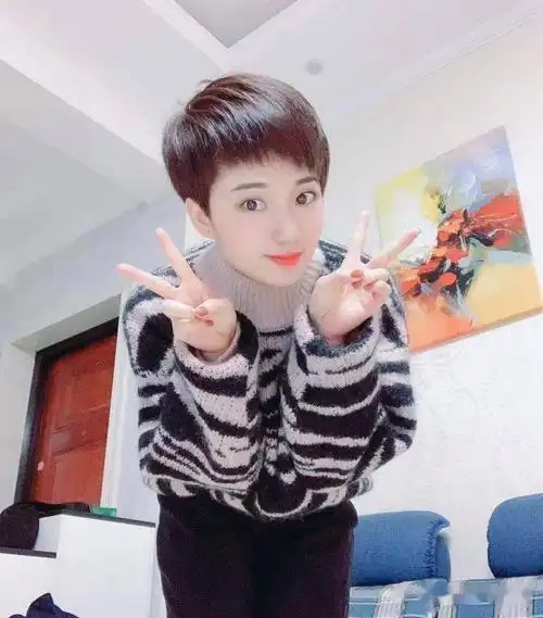 接下来给妹子们推荐一组个性超短发女生发型,不仅十分时尚帅气,而且又