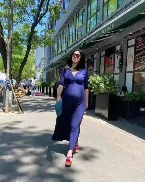 朱珠晒孕期自拍"孕味十足"!一身白裙魅力十足