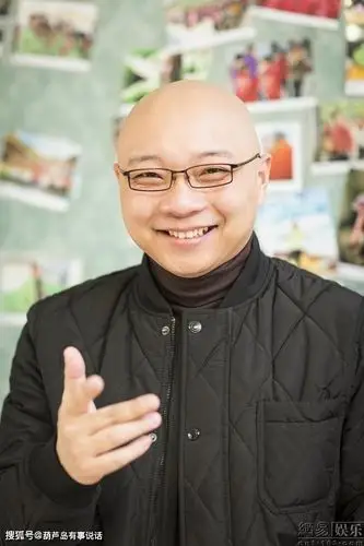 前央视知名主持人王凯,带妻子辞职下海年入2亿,两个女儿好可爱_曾湉