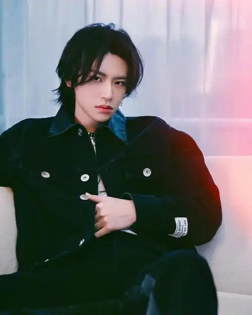 小鬼王琳凯身穿限量lanvin7015gallery dept.