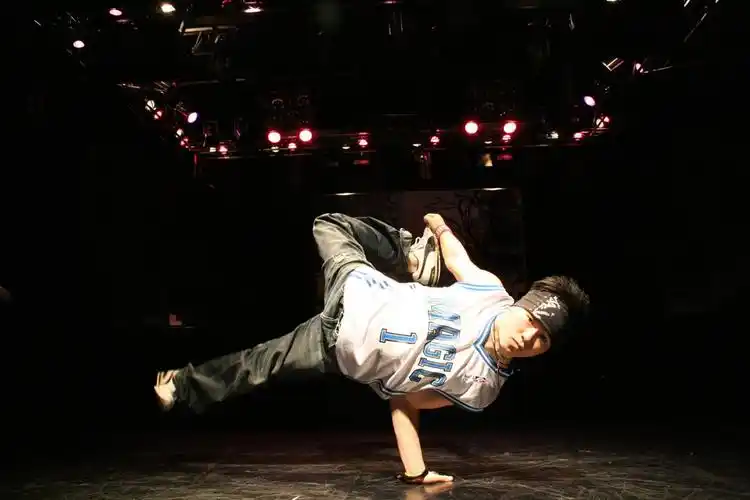 breaking练习小技巧-街舞-跳不成舞跳大神-爱一格旗下舞蹈网