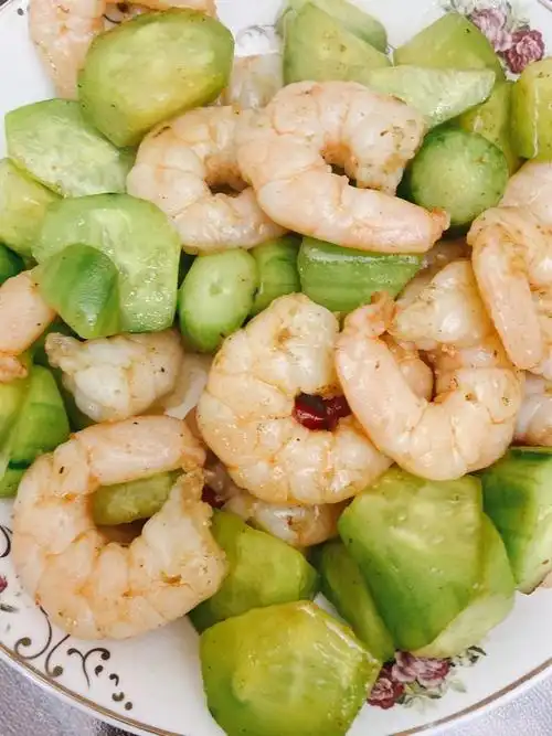 清爽营养黄瓜炒虾仁