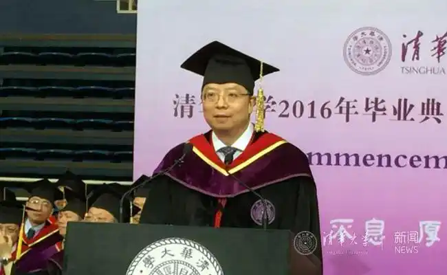 启航清华大学3000余名本科生穿上学位服