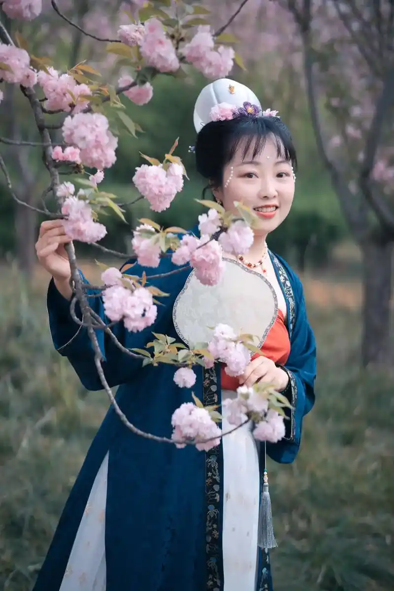 宋代女性发髻上最为吸睛的发饰之一便是各色发冠.宋初延 - 抖音