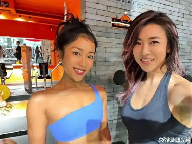 隽逸##网友健身房偶遇吉克隽逸#网友健身房偶遇吉克隽逸,还晒与其合照