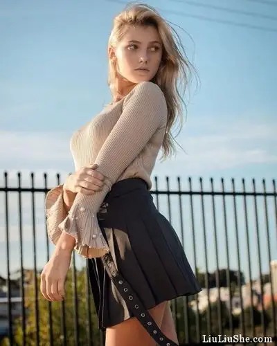 澳大利亚13岁蓝眸女孩《jemima robinson》,逆天颜值搭上**身材超犯规